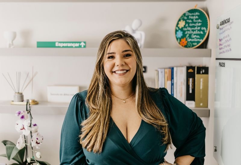 Maithê Aragão advogada Renata Cysne Advocacia